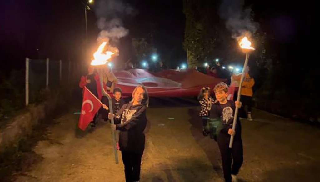RİZE'NİN ARDEŞEN İLÇESİNDE CUMHURİYETİN 100. YILI NEDENİYLE YÜRÜYÜŞ GERÇEKLEŞTİRİLDİ