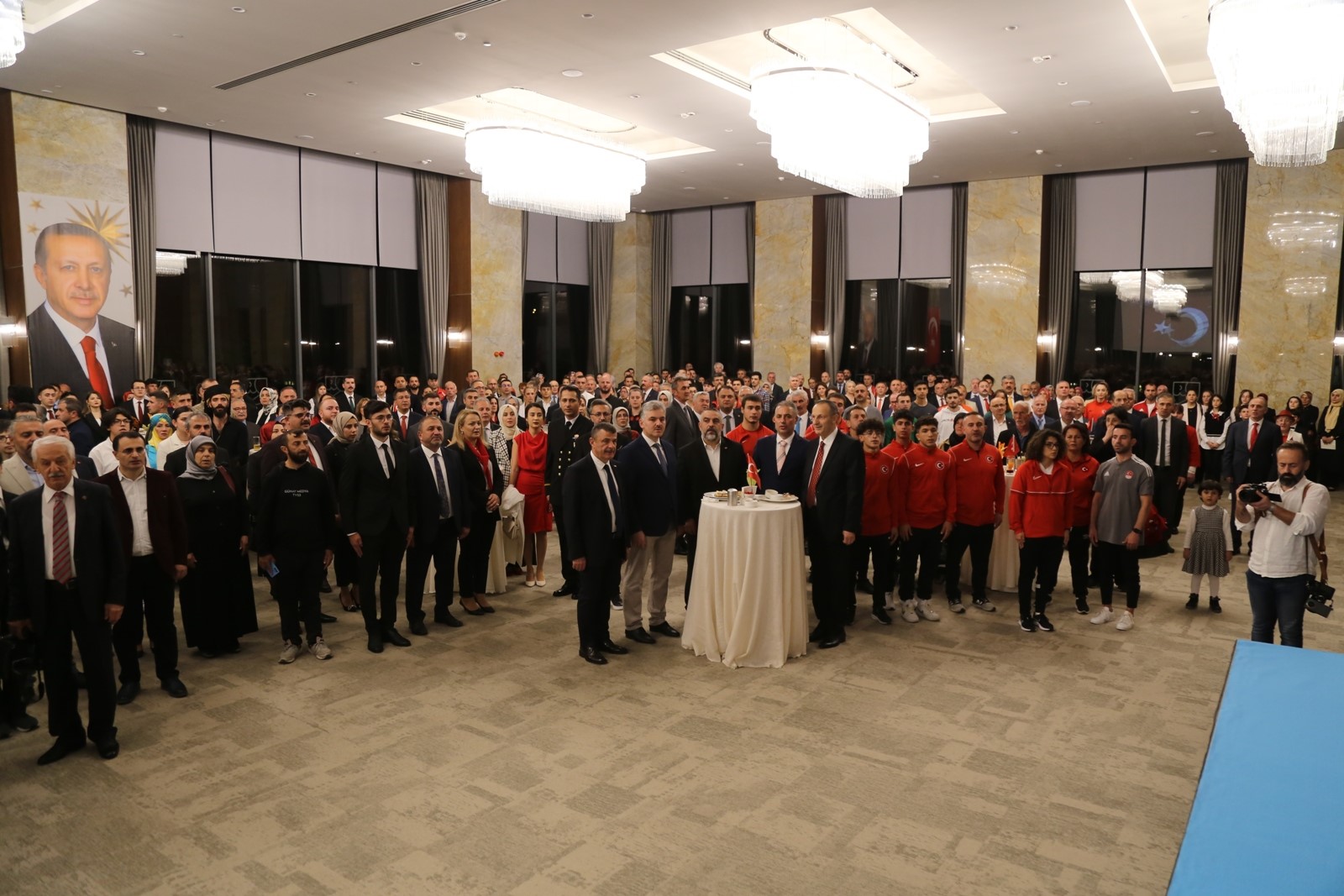 İHSAN SELİM BAYDAŞ VE EŞİ ZEYNEB BAYDAŞ'IN EV SAHİPLİĞİNDE CUMHURİYET'İN 100. YIL DÖNÜMÜ DOLAYISIYLA RESEPSİYON DÜZENLENDİ