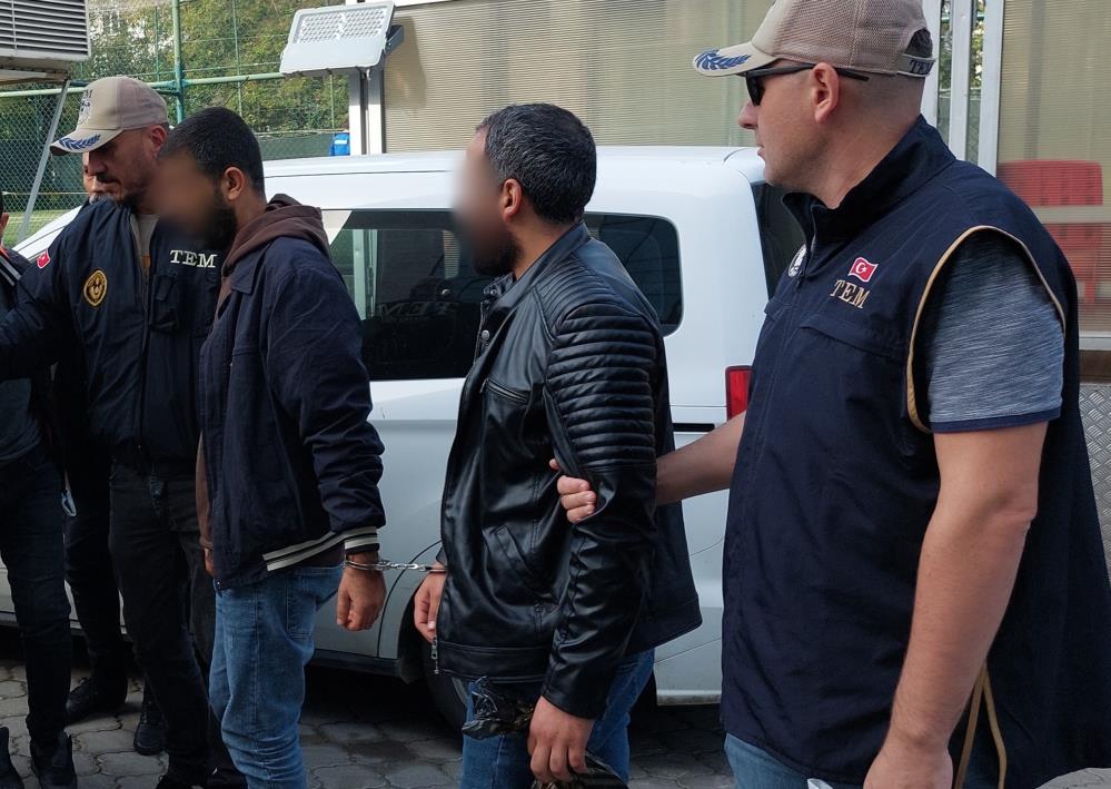 SAMSUN'DA TERÖR ÖRGÜTÜ DEAŞ'A YÖNELİK DÜZENLENEN OPERASYONDA GÖZALTINA ALINAN YABANCI UYRUKLU 4 KİŞİDEN 2'Sİ SAVCIYA İFADE VERDİKTEN SONRA SERBEST BIRAKILIRKEN, 2 KİŞİ İSE MAHKEMECE TUTUKLANDI