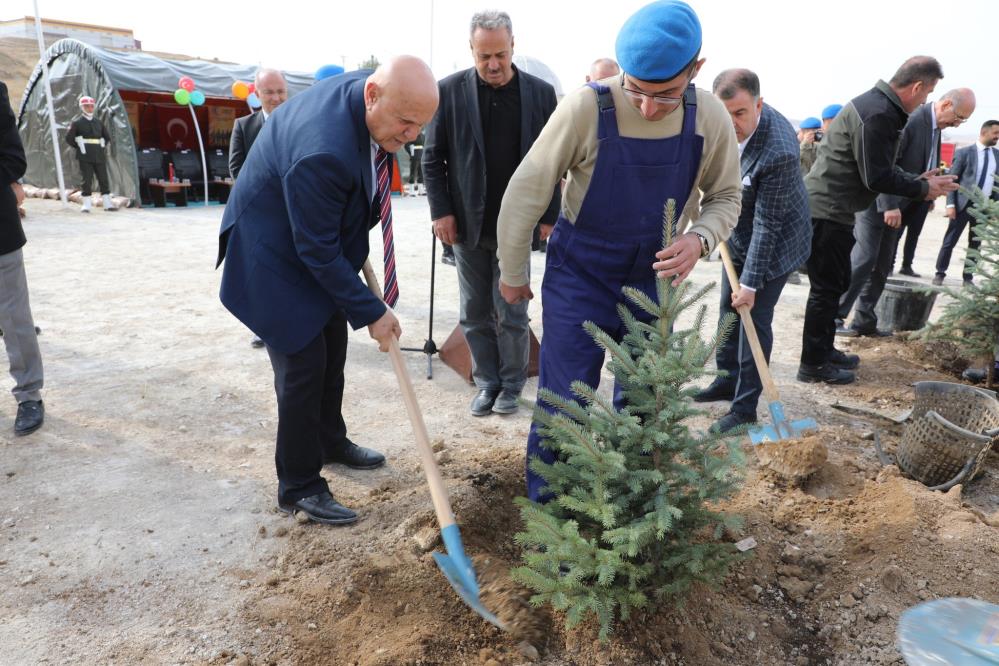 BAYBURT GARNİZON KOMUTANLIĞI TARAFINDAN CUMHURİYETİN KURULUŞUNUN 100. YILI ETKİNLİKLERİ KAPSAMINDA "TÜRKİYE YÜZYILI MEHMETÇİK HATIRA ORMANI" OLUŞTURULDU