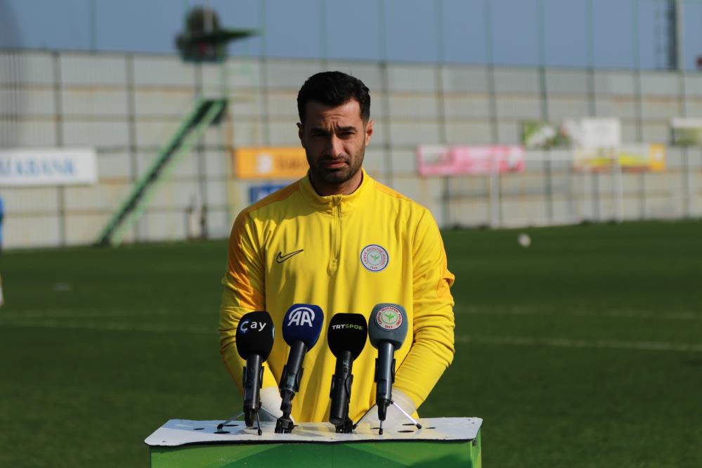 ÇAYKUR RİZESPOR'UN BAŞARILI KALECİSİ GÖKHAN AKKAN, SÜPER LİG'DE ŞANSSIZ PUAN KAYIPLARI YAŞADIKLARINI SÖYLEYEREK, "DAHA İYİ BİR PUANDA OLMAMIZ GEREKTİĞİNİ DÜŞÜNÜYORUM. BURANIN DAHA ÜSTÜNDE OLMAK İSTİYORUZ"