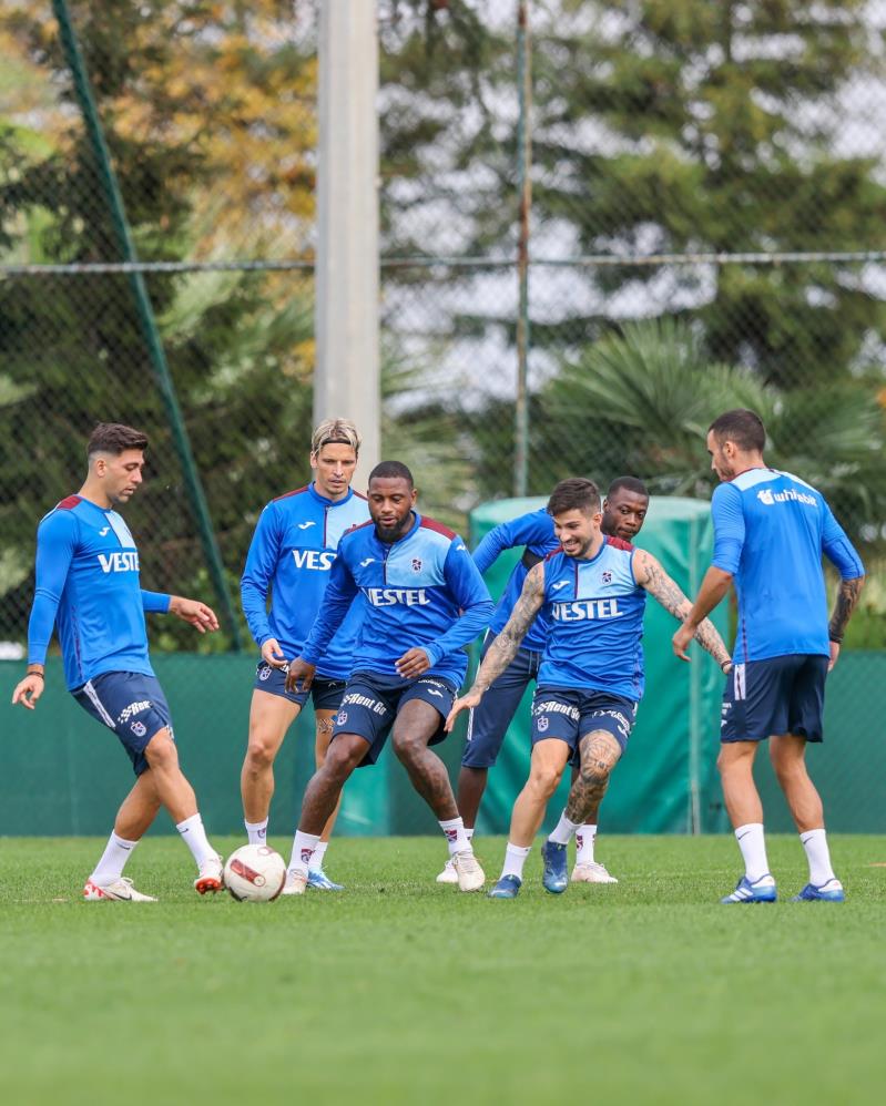 TRABZONSPOR, TRENDYOL SÜPER LİG'İN 11. HAFTASINDA DEPLASMANDA OYNAYACAĞI FENERBAHÇE MAÇI İÇİN İSTANBUL'A GİTTİ