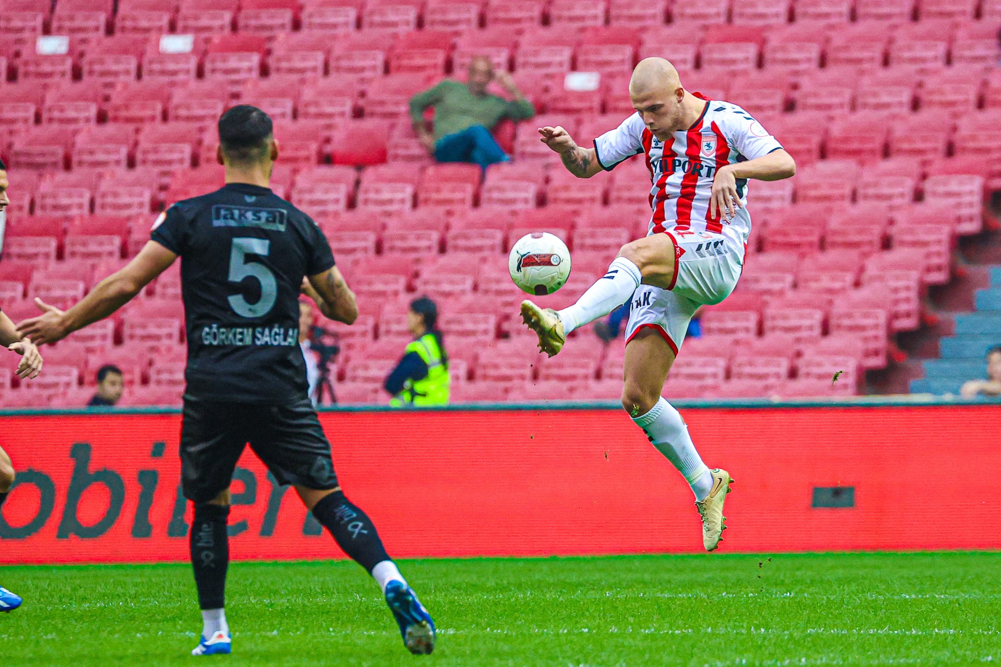 TRENDYOL SÜPER LİG'DE SAMSUNSPOR İLK GALİBİYETİNİ ALDI. Y.SAMSUNSPOR SAHASINDA HATAYSPOR'U 2 - 1 MAĞLUP ETTİ