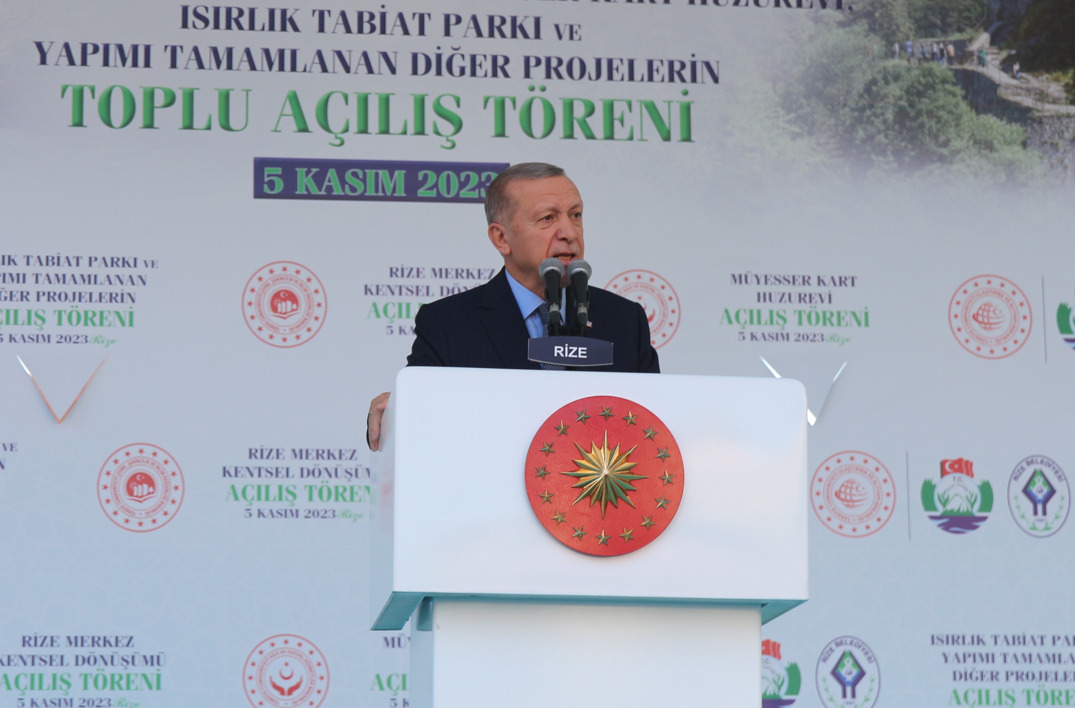 CUMHURBAŞKANI ERDOĞAN RİZE'DE ÇOŞKUYLA KARŞILANDI. RİZE'DEN DÜNYAYA SESLENDİ.“BİZ FİLİSTİN MESELESİNDE GAZZE’DE YAŞANANLAR KONUSUNDA GÖZÜKENDEN ÇOK DAHA FAZLASINI YAPIYORUZ”