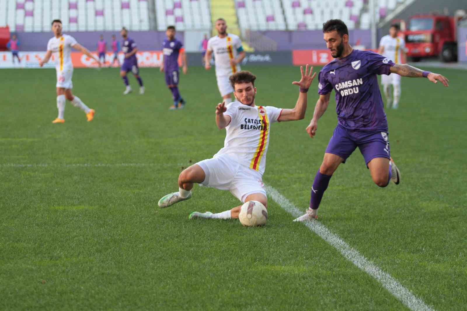 TFF 3. LİG 4.GRUPTA MÜCADELE EDEN ORDUSPOR 1967 , KONUK ETTİĞİ ÇATALCASPOR İLE 2 - 2 BEREBARE KALDI
