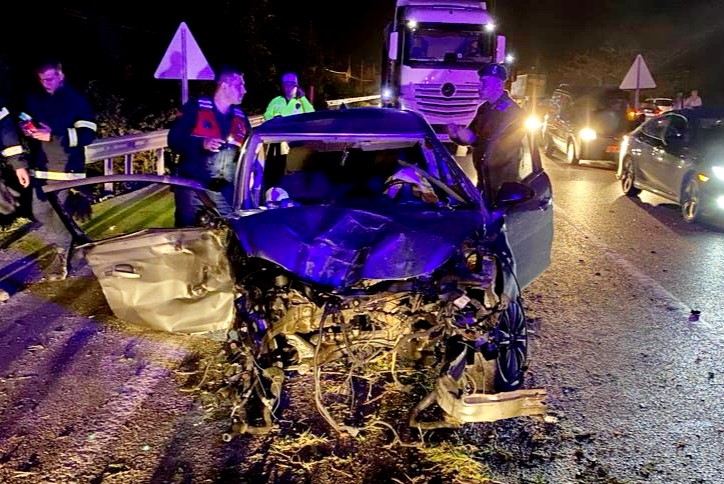SAMSUN'UN ÇARŞAMBA İLÇESİ SAMSUN-ORDU KARAYOLUNUN 52. KİLOMETRESİ DALBAHÇE MEVKİSİNDE TRAFİK KAZASI MEYDANA GELDİ. KAZADA 6 KİŞİ YARALANDI