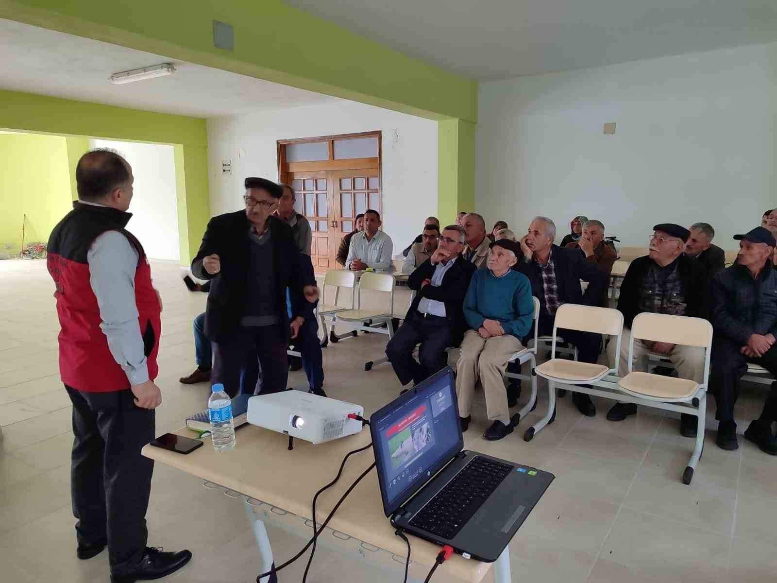 ORDU'NUN FATSA İLÇESİNDE KAHVERENGİ KOKARCA İLE MÜCADELE ÇALIŞMALARI ÇERÇEVESİNDE VATANDAŞLARA YÖNELİK BİLGİLENDİRME ÇALIŞMALARI DEVAM EDİYOR