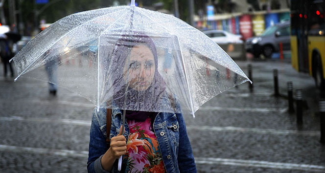 METEOROLOJİ GENEL MÜDÜRLÜĞÜNDEN ALINAN TAHMİNLERE GÖRE, YURDUN GENELİNİN PARÇALI VE YER YER ÇOK BULUTLU, RİZE ÇEVRELERİ İLE ARTVİN KIYILARININ SAĞANAK VE YER YER GÖK GÜRÜLTÜLÜ SAĞANAK YAĞIŞLI GEÇECEĞİ TAHMİN EDİLİYOR