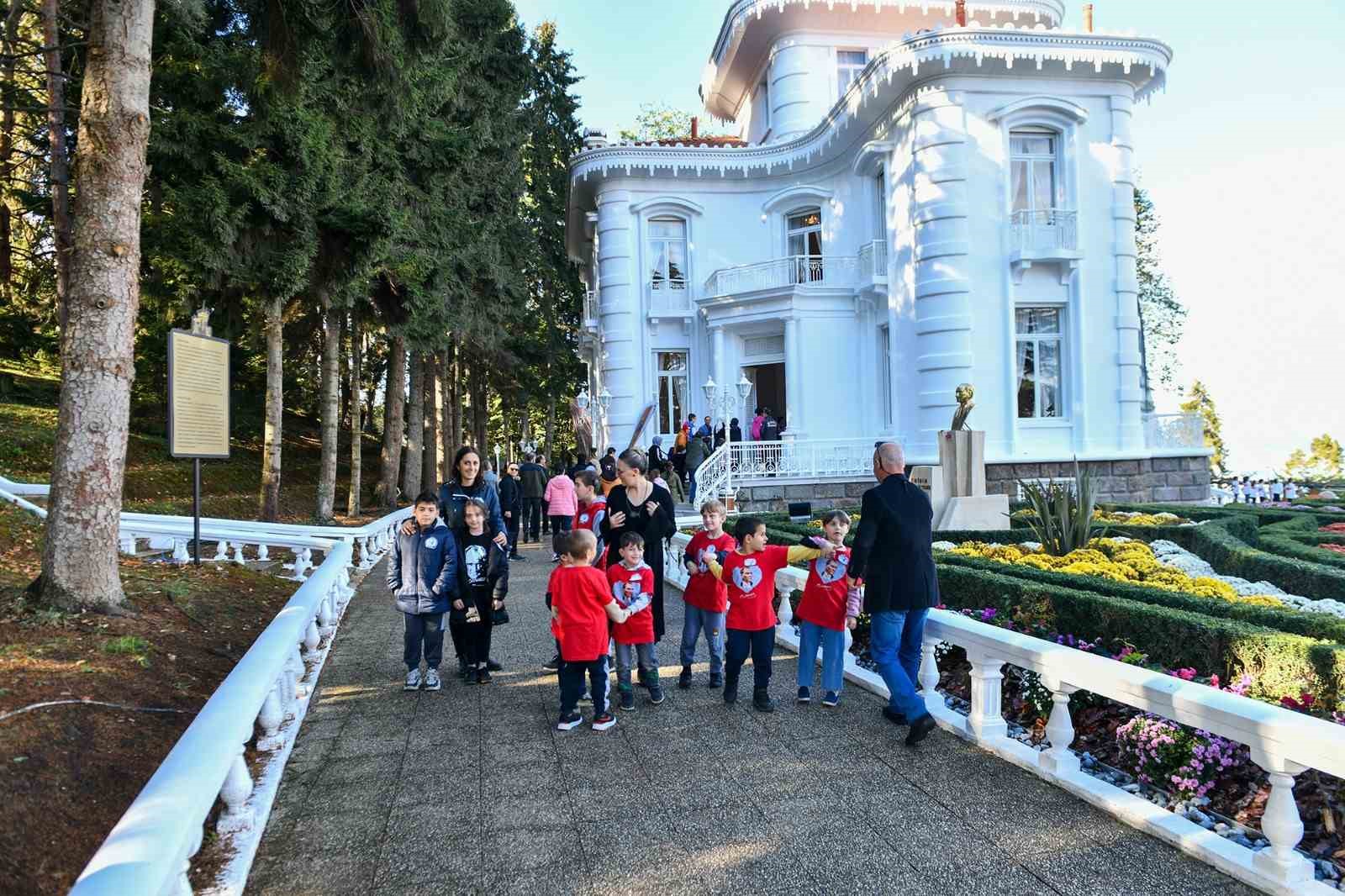 TRABZON BÜYÜKŞEHİR BELEDİYESİ TARAFINDAN TARİHİNİN EN KAPSAMLI RESTORASYON ÇALIŞMASI GERÇEKLEŞTİRİLEN ATATÜRK KÖŞKÜ, ZİYARETÇİ AKININA UĞRUYOR