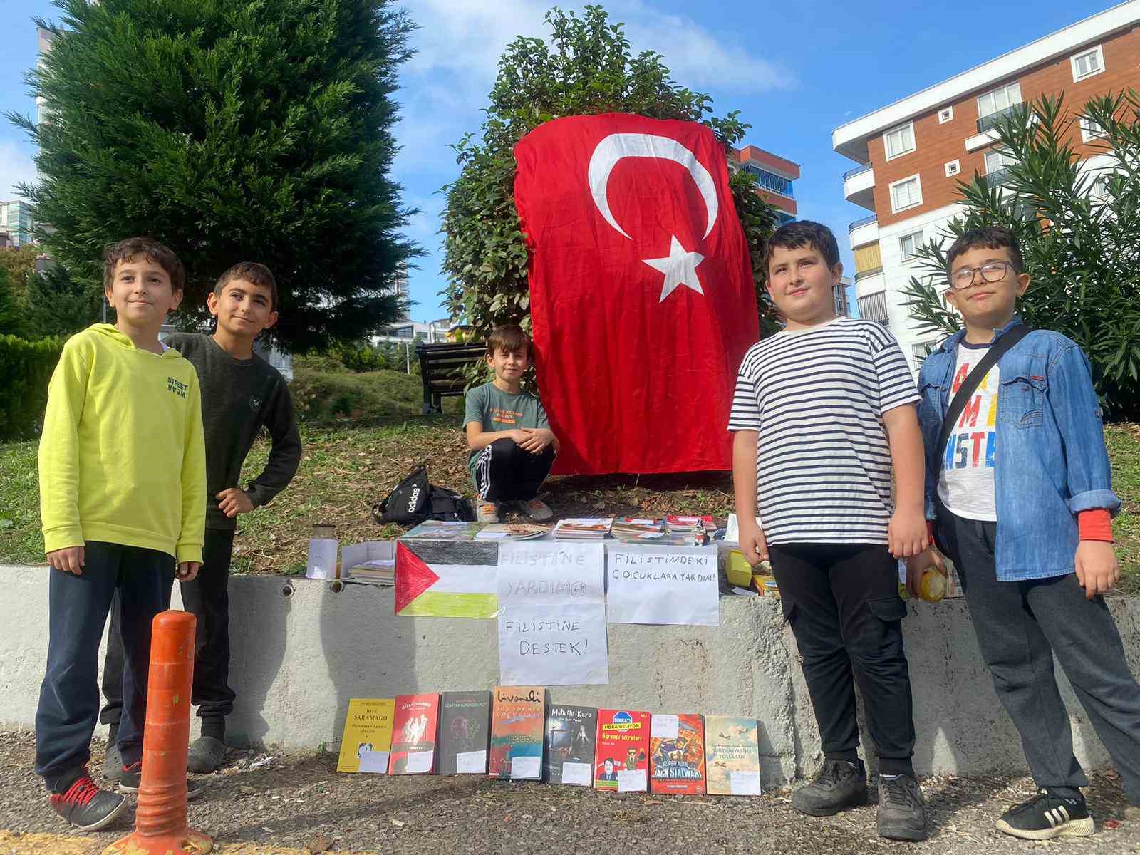 SAMSUN'UN ATAKUM İLÇESİNDE ÇOCUKLAR, FİLİSTİN'DE BOMBA ALTINDA YAŞAYAN ÇOCUKLARA DESTEK OLMAK AMACIYLA YARDIM KAMPANYASI BAŞLATTI
