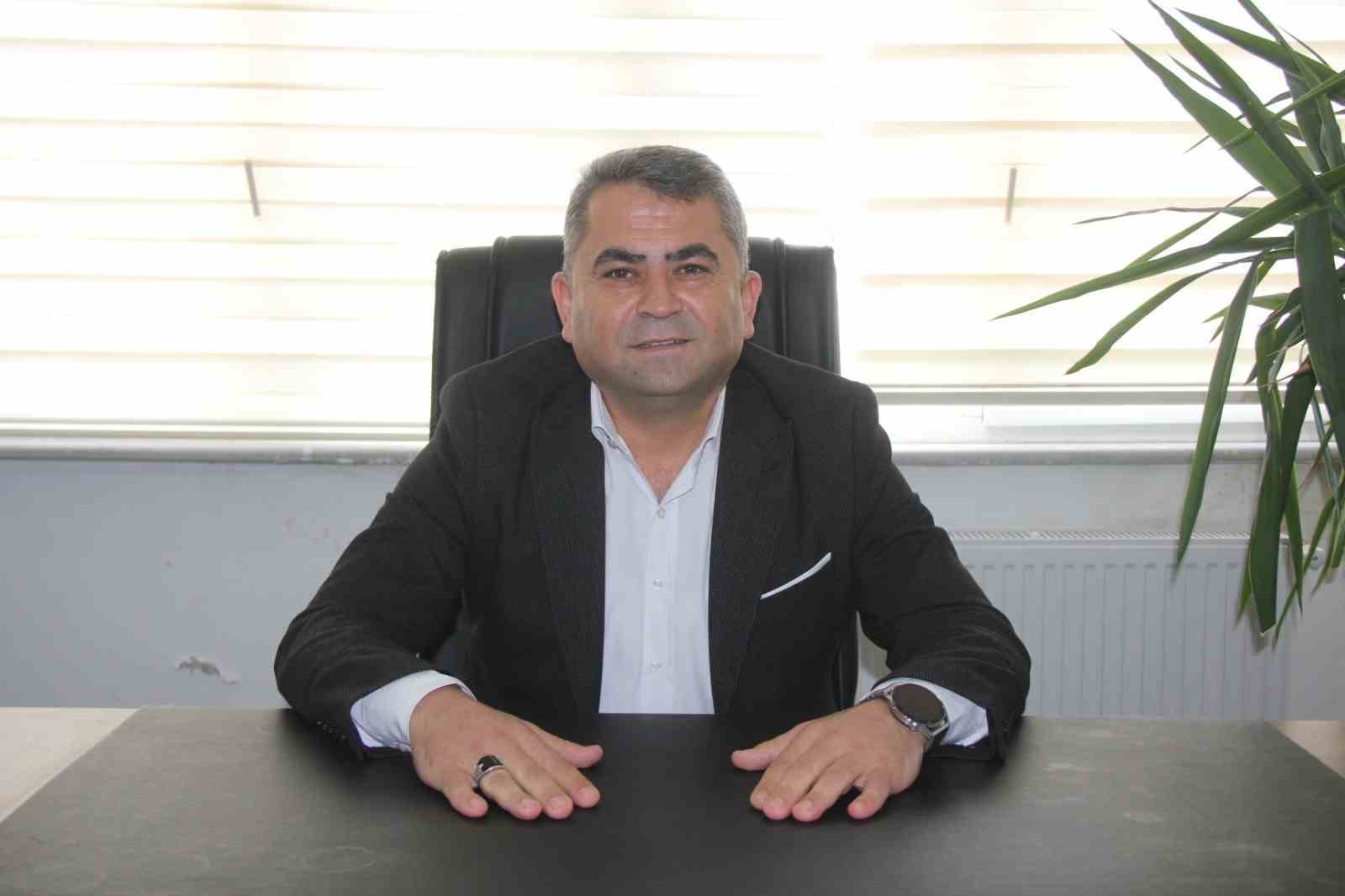 CHP ATAKUM BELEDİYE MECLİS ÜYESİ ŞEFAATTİN SAĞDIŞ, CHP GENEL BAŞKANI ÖZGÜR ÖZEL'İN KONUŞMASINDA SELAHATTİN DEMİRTAŞ VE OSMAN KAVALA'YA SELAM GÖNDERİP ÖVGÜ DOLU SÖZLER SARF ETMESİNE TEPKİ OLARAK PARTİSİNDEN İSTİFA E