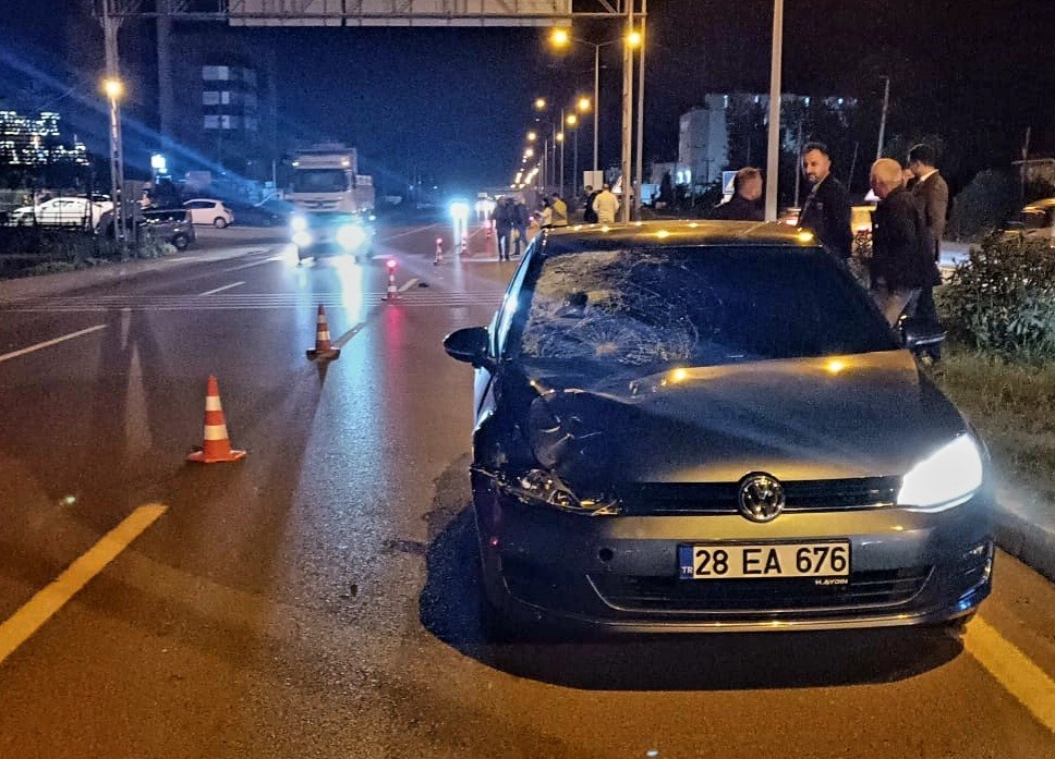 SAMSUN'UN ÇARŞAMBA İLÇESİ SAMSUN ORDU KARA YOLU 41. KİLOMETRESİNDE MEYDANA GELEN TRAFİK KAZASINDA , ARABANIN ÇARPTIĞI 68 YAŞINDAKİ SELAHATTİN ERDOĞAN HAYATINI KAYBETTİ