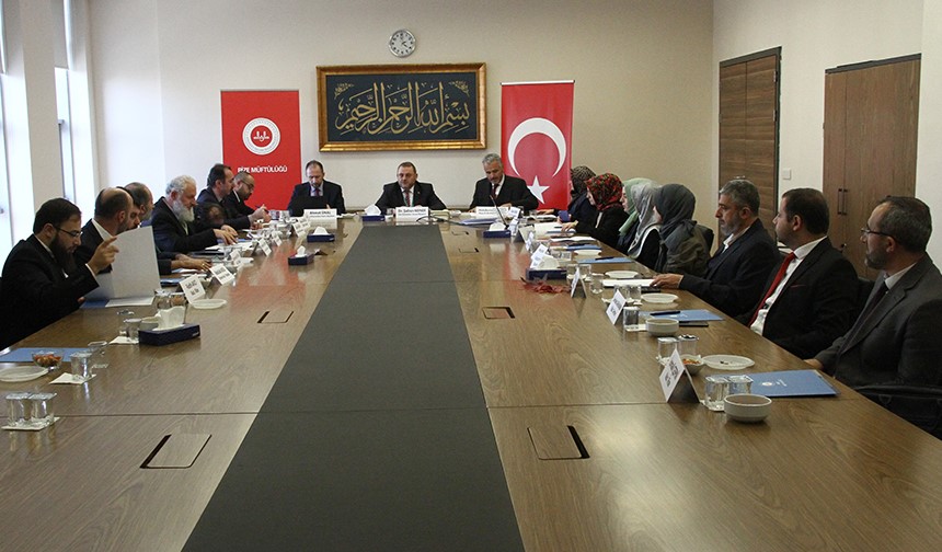 DİYANET İŞLERİ BAŞKANLIĞI TARAFINDAN İRŞAT HİZMETLERİNDE FARKINDALIK OLUŞTURMAK AMACIYLA DÜZENLENEN “BÖLGESEL İRŞAT STRATEJİSİ ÇALIŞTAYLARI” DEVAM EDİYOR