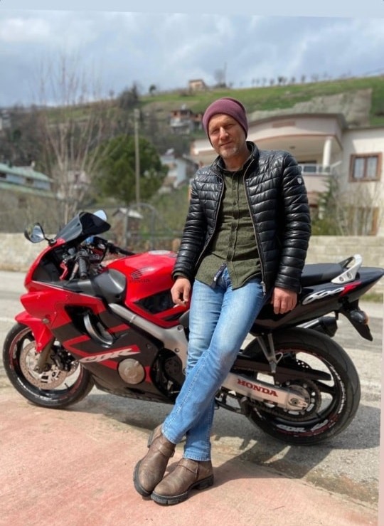 TRABZON'UN AKÇAABAT İLÇESİNDE BİR OTOMOBİLİN ŞARAMPOLE YUVARLANMASI SONUCU ALİ MURATOĞLU VE BARIŞ TÜRKAN HAYATINI KAYBEDERKEN, KAZADA YARALANAN ALİ CEMAL SU’NUN HASTANEDE TEDAVİ ALTINA ALINDI