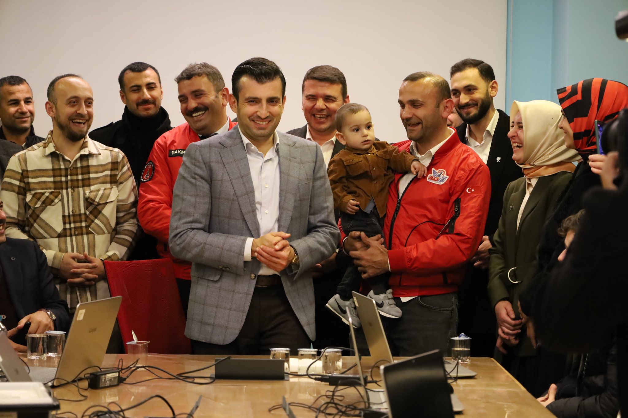 T3 VAKFI MÜTEVELLİ HEYETİ BAŞKANI SELÇUK BAYRAKTAR RİZE GENÇLİK MERKEZİ DENEYAP ATÖLYESİNİ ZİYARET ETTİ