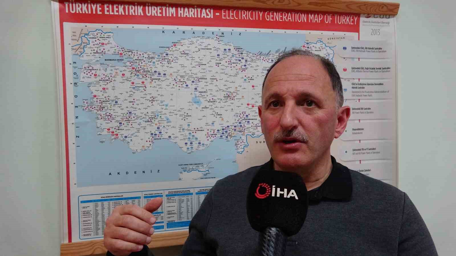 DR. FATİH MEHMET NUROĞLU; ELEKTRİKLİ ARAÇLARIN NORMAL YAKITLI ARAÇLARIN AKSİNE SOĞUK KIŞ GÜNLERİNDE ISITMAK İÇİN 5-10 DAKİKA MOTORU ÇALIŞIRTIRMALARINA GEREK OLMADIĞINI, ARAÇLARINA BİNİP YOLA ÇIKABİLECEKLERİNİ SÖYLEDİ