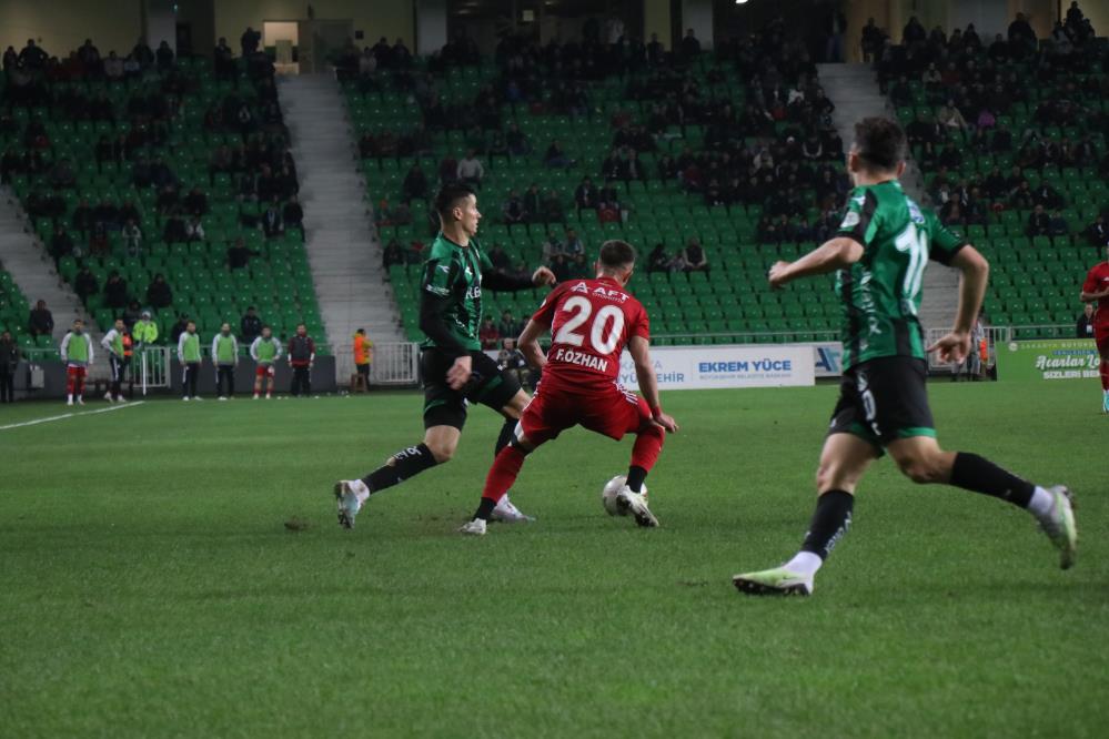TRENDYOL 1. LİG'İN 13. HAFTASINDA SAKARYASPOR, SAHASINDA KARŞILAŞTIĞI ERZURUMSPOR FK İLE 2-2 BERABERE KALDI