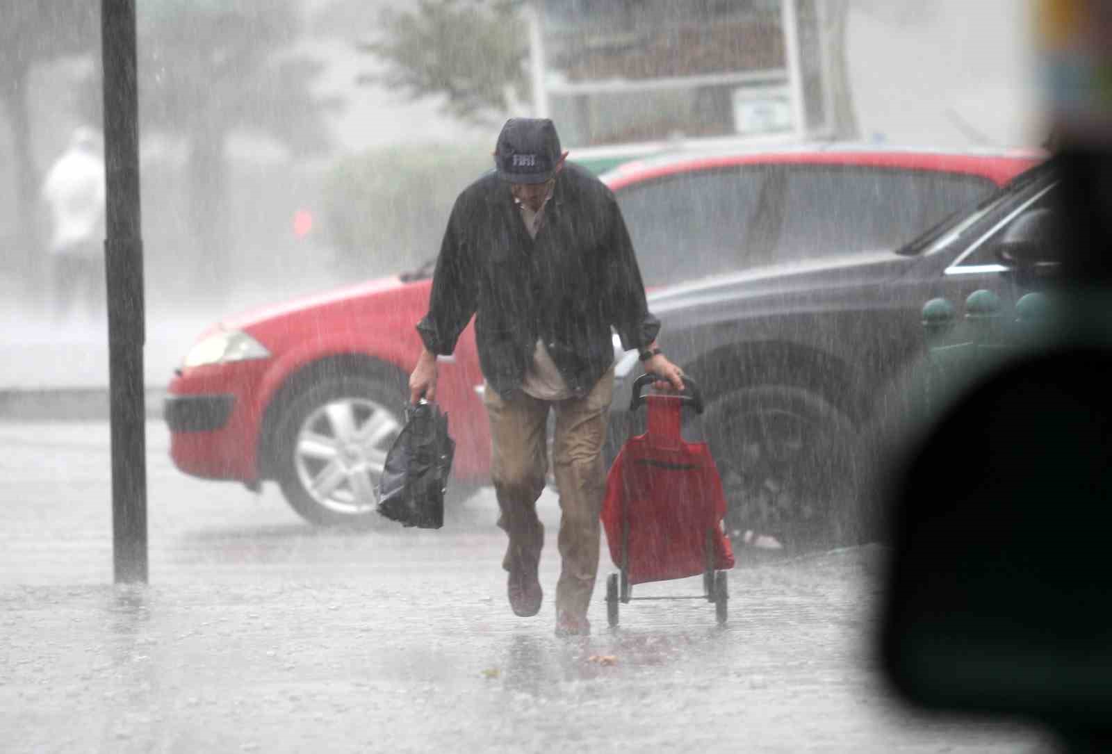 METEOROLOJİ UYARDI! BAYBURT’TA KUVVETLİ RÜZGAR VE FIRTINA ETKİLİ OLACAK