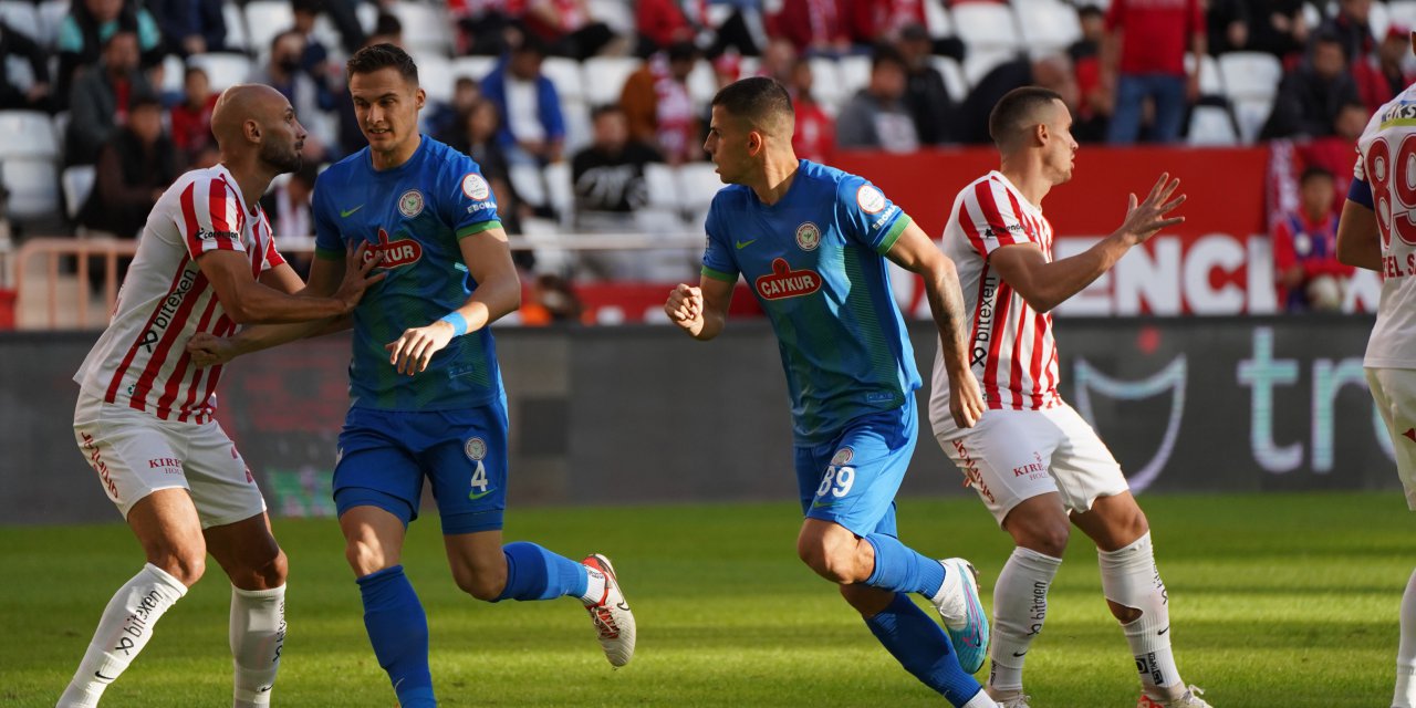Ç.RİZESPOR DEPLASMANDA ANTALYASPOR'LA 0 - 0 BERABERE KALARAK PUANINI 18'E ÇIKARDI