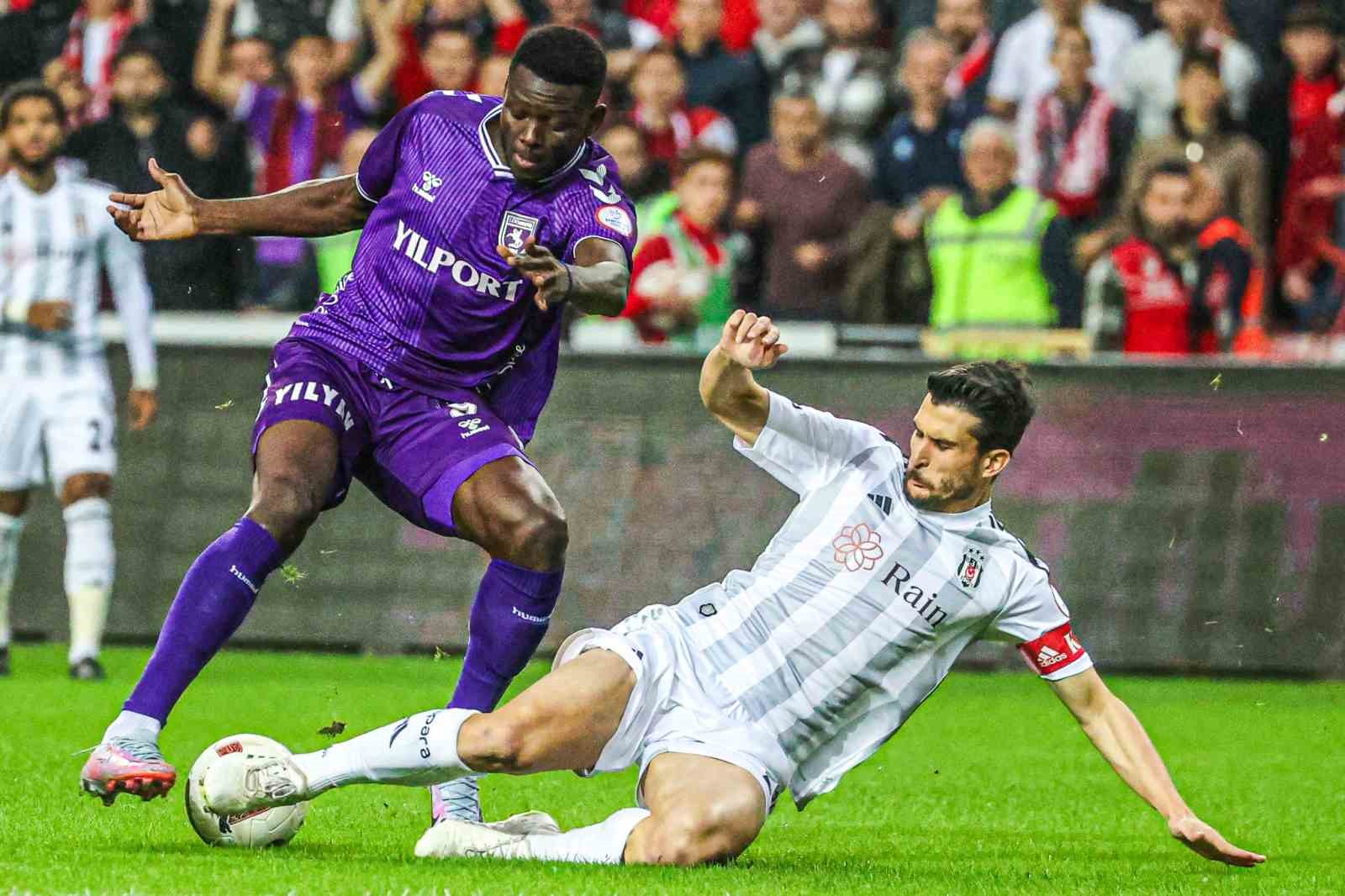SAMSUNSPOR KENDİ EVİNDE BEŞİKTAŞ'A 2 - 1 MAĞLUP OLDU