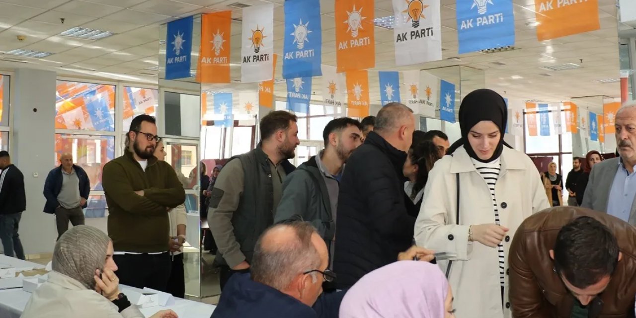 AK PARTİ RİZE'DE 2024 MAHALLİ SEÇİMLERİ İÇİN TEŞKİLAT TEMAYÜL YOKLAMASI İSMAİL KAHRAMAN KÜLTÜR MERKEZİNDE YAPILDI