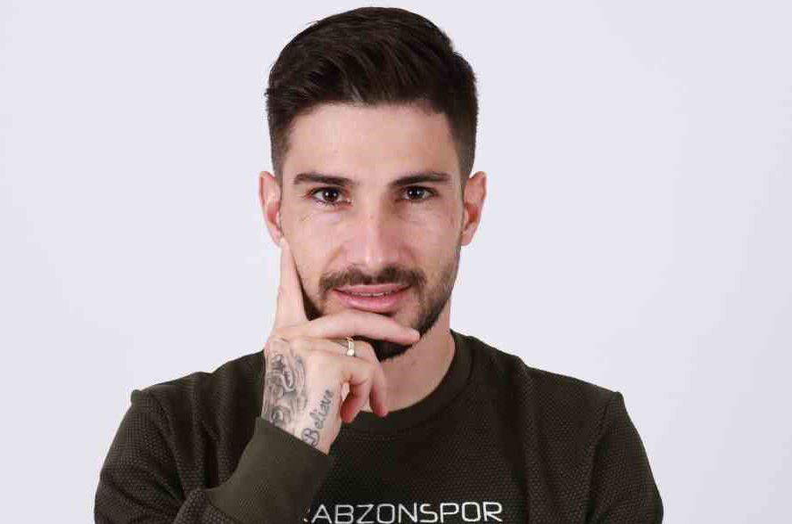 TRABZONSPOR'UN YUNAN FORVETİ TAXİARCHİS FOUNTAS, BUGÜNE KADAR HİÇ ŞAMPİYONLUK YA DA KUPA KAZANMADIĞINI BELİRTEREK, UMUYORUM TRABZONSPOR'DA YAŞARIM, NEDEN OLMASIN?" DEDİ