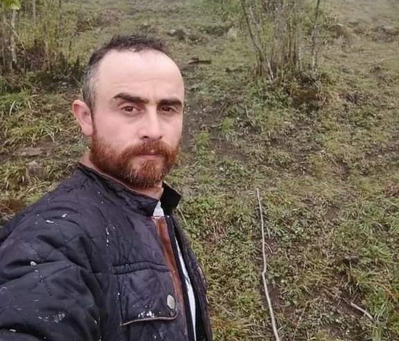ORDU ALTINORDU İLÇESİ ORTAKÖY MAHALLESİ'NDE ÇALIŞMAK İÇİN GİTTİĞİ FINDIK BAHÇESİNDEN GERİ DÖNMEYEN 34 YAŞINDAKİ KADİR DEMİRHAN ÖLÜ BULUNDU. ÖLÜM NEDENİ İSE YAPILACAK OLAN OTOPSİ İŞLEMİNİN ARDINDAN BELİRLENECEK