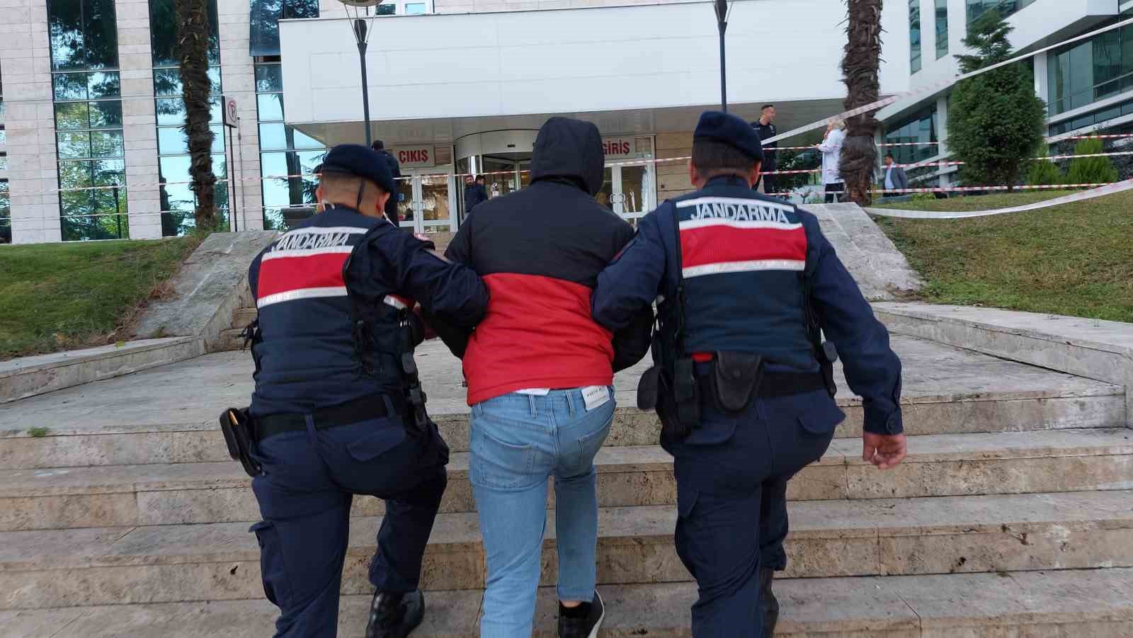 SAMSUN'DA FETÖ'DEN 6 YIL 3 AY HAPİS CEZASI BULUNAN VE MESLEKTEN İHRAÇ EDİLEN ÜSTEĞMEN, JANDARMANIN DİKKATİ VE YÜZ TANIMA SİSTEMİ SAYESİNDE YAKAYI ELE VERDİ