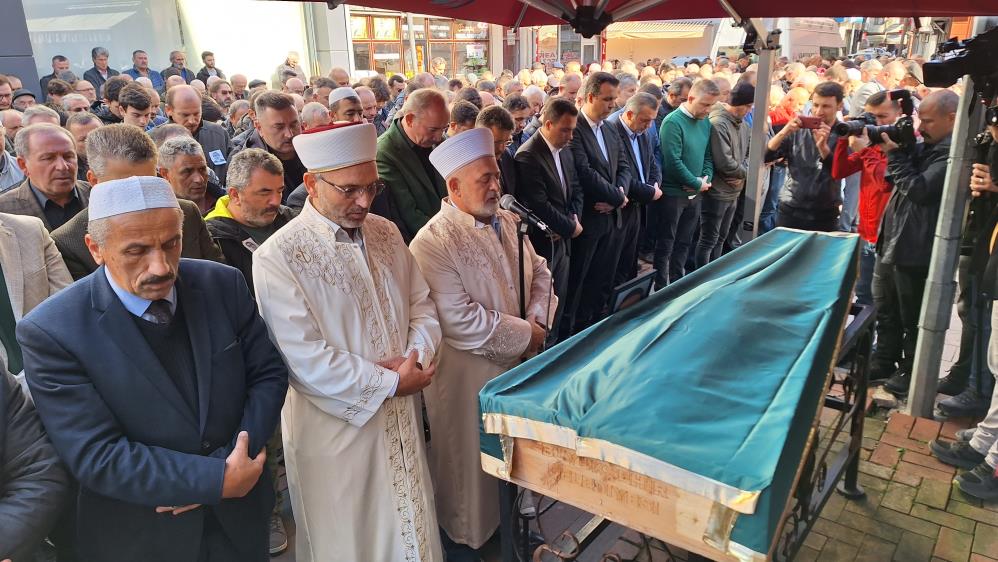 TRABZON'UN BEŞİKDÜZÜ İLÇESİNDE DALGALARA KAPILAN LİSE ÖĞRENCİLERİNDEN EMİR BERKE AŞIK VAKFIKEBİR İLÇESİNDE TOPRAĞA VERİLDİ