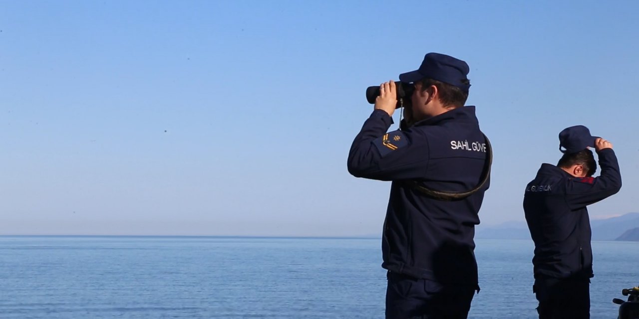 UMUTLAR TÜKENİYOR. RİZE ARDEŞEN'DE 27 KASIM GÜNÜ SAHİLDE ODUN TOPLADIĞI SIRADA KAYBOLAN KADIN 7. GÜNÜNDEDE ARAMA ÇALIŞMALARI DEVAM EDİYOR