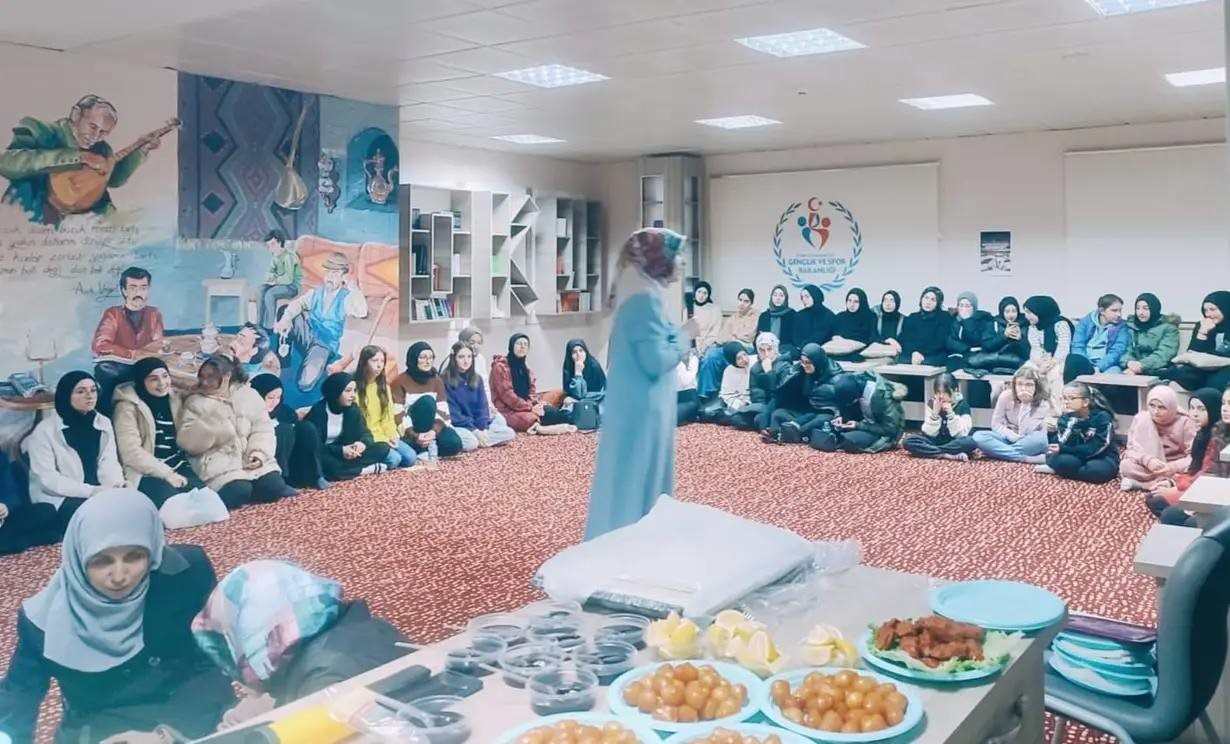BAYBURT İL MÜFTÜLÜĞÜNCE "GENÇLİK BULUŞMASI" DÜZENLENDİ. DÜZENLENEN ETKİNLİĞE ÖĞRENCİLER YOĞUN İLGİ GÖSTERDİ