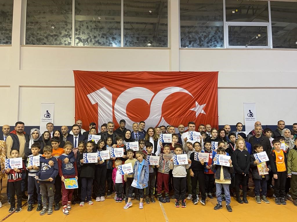 4 ARALIK DÜNYA MADENCİLER GÜNÜ KAPSAMINDA ÇAYELİ BAKIR İŞLETMELERİ VE TÜRKİYE SATRANÇ FEDERASYONU İŞ BİRLİĞİNDE RİZE'NİN ÇAYELİ İLÇESİNDE SATRANÇ TURNUVASI DÜZENLENDİ