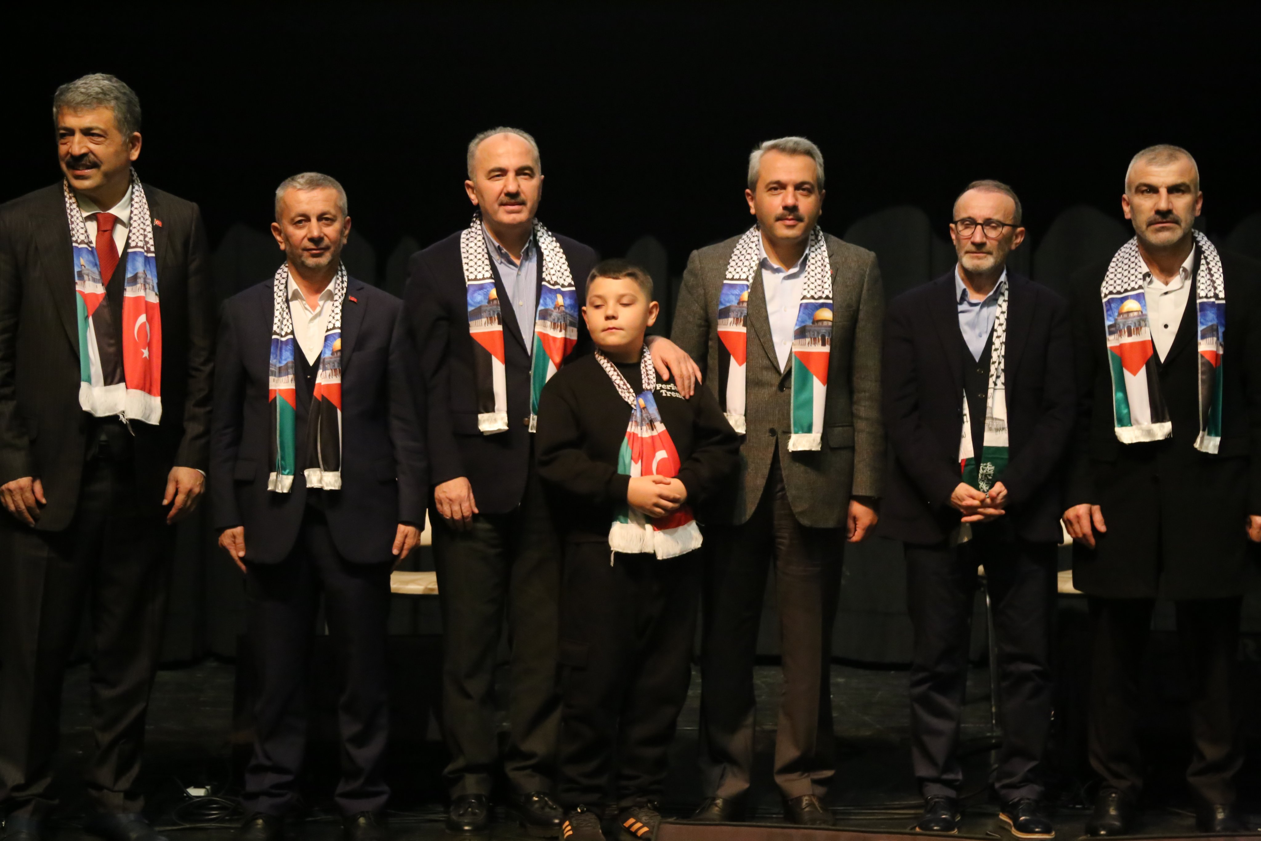 RİZE İSMAİL KAHRAMAN KÜLTÜR MERKEZİNDE DÜZENLENEN “RİZE’DEN FİLİSTİN’E ADLI KONFERANS DÜZENLENDİ