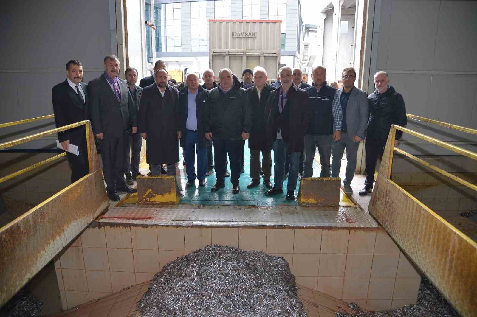 BALIKÇILIK VE SU ÜRÜNLERİ SEKTÖRÜNDE YAŞANAN SORUNLARIN ARAŞTIRILMASI VE ALINMASI GEREKEN TEDBİRLERİN BELİRLENMESİ AMACIYLA KURULAN TBMM BALIKÇILIK VE SU ÜRÜNLERİ ARAŞTIRMA KOMİSYONU, TRABZON'DAKİ BALIKÇILARI ZİYARET ET