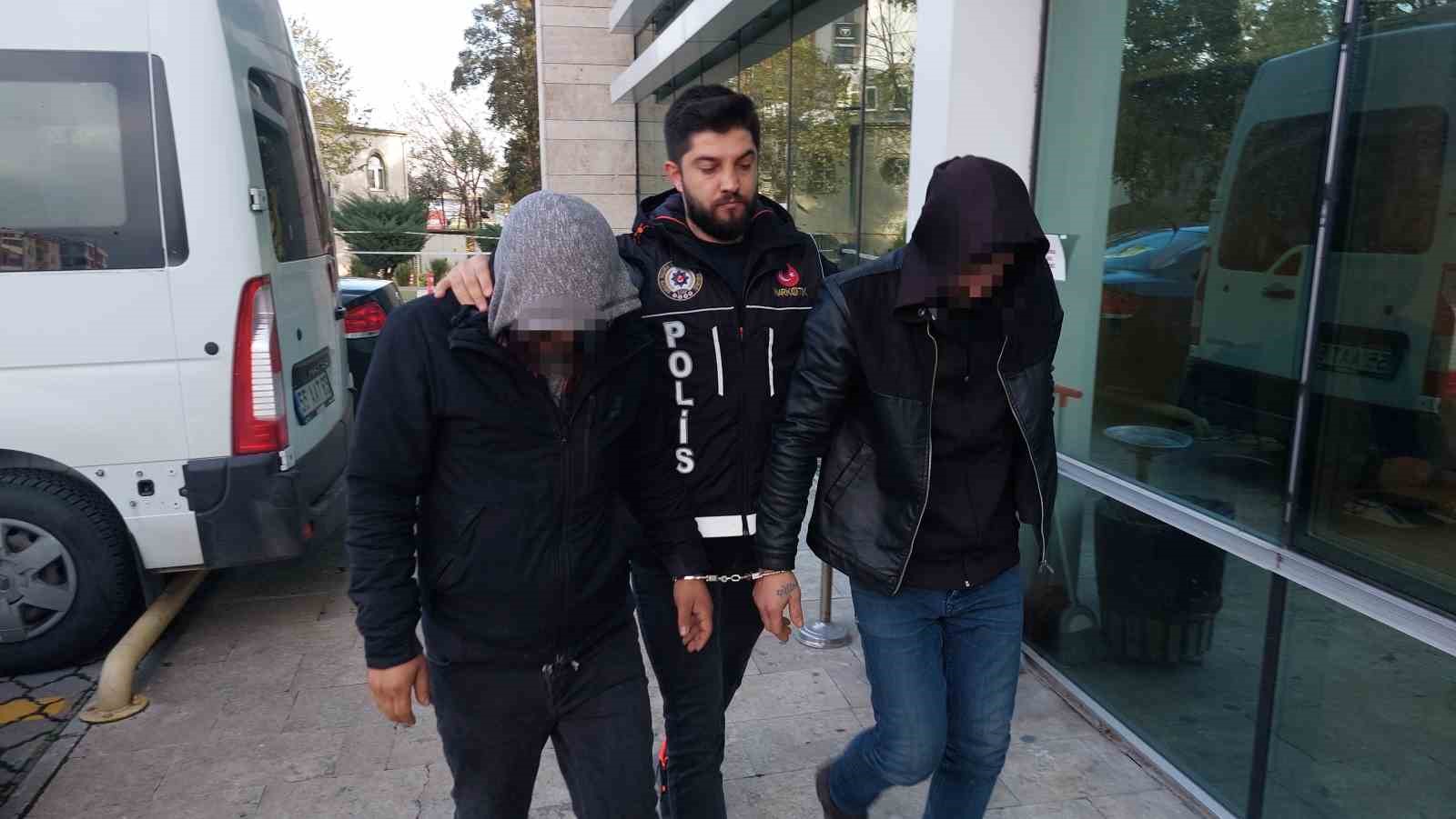 SAMSUN'DA UYUŞTURUCU TİCARETİNDEN GÖZALTINA ALINAN 3 KİŞİ ADLİYEYE SEVK EDİLDİ