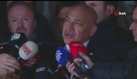 TFF BAŞKANI MEHMET BÜYÜKEKŞİ, HAKEM HALİL UMUT MELER'E YAPILAN YUMRUKLU SALDIRININ ARDINDAN, TÜM LİG MAÇLARININ SÜRESİZ ERTELENDİĞİNİ AÇIKLADI
