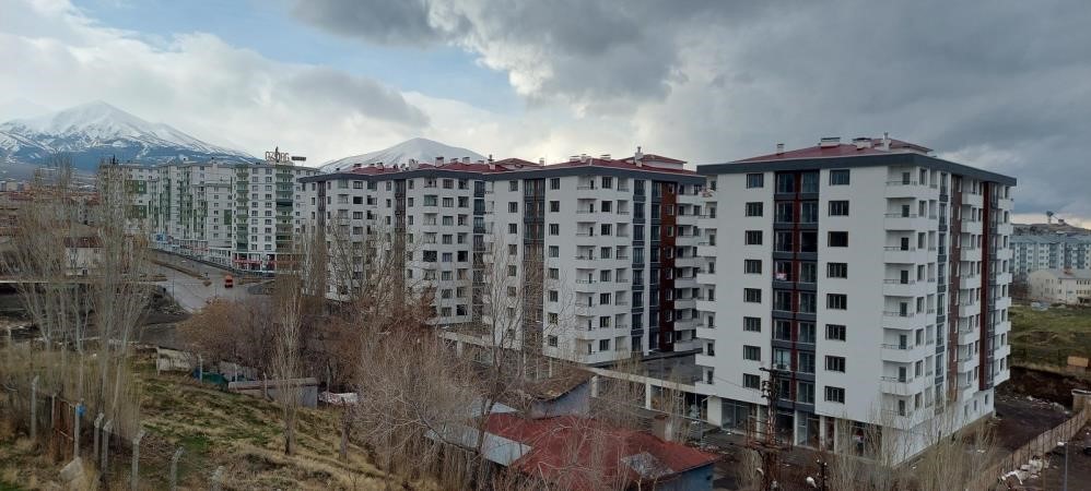 TÜRKİYE GENELİNDE KASIM AYINDA TOPLAM 93 BİN 514 KONUT SATILDI. ERZURUM, TÜRKİYE GENELİ KONUT SATIŞLARINDA 30'UNCU SIRADA YER ALARAK BU ALANDAKİ SIRALAMASINI BİR ÖNCEKİ AYA GÖRE DÜŞÜRDÜ