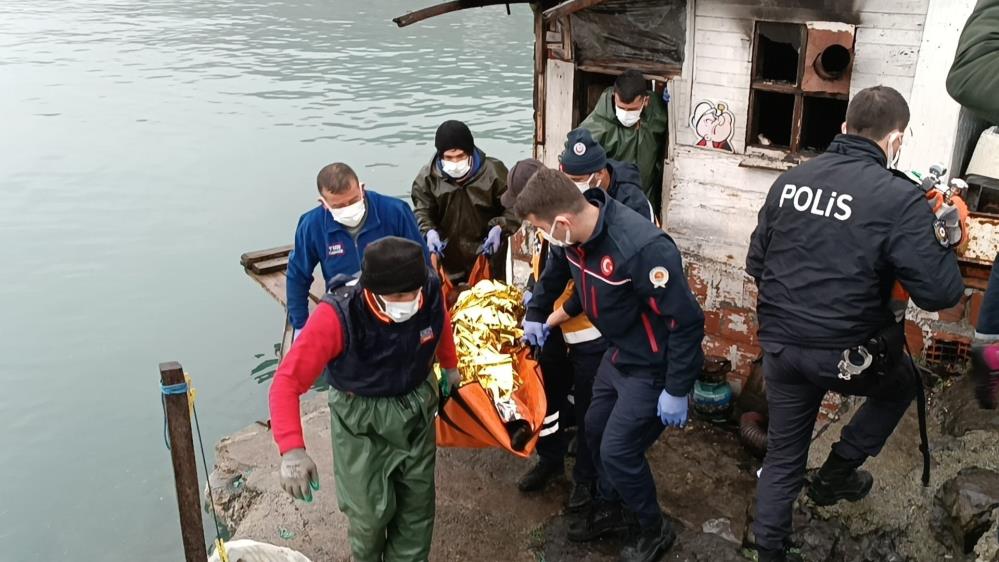 SAMSUN'DA BALIKÇI BARINAĞINDA TEK BAŞINA YAŞAYAN MUSTAFA KURT, KULLANDIĞI DERME ÇATMA KULÜBEDE ÇIKAN YANGINDA AĞIR YARALANDI