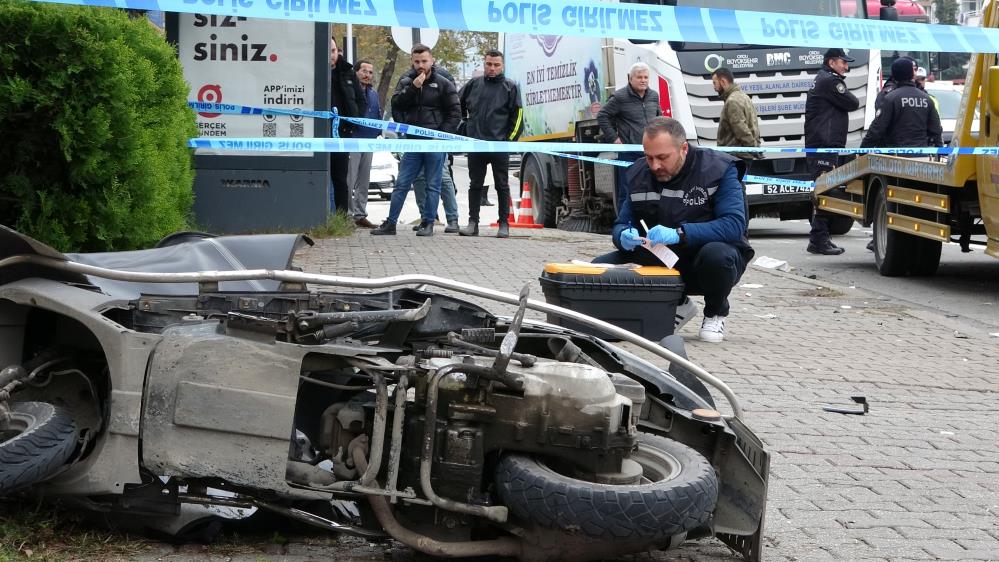 ORDU'DA TRAFİK KAZASI: OTOMOBİL, MOTOSİKLETLİ KURYEYE ÇARPTI, MOTOSİKLET DE YAYAYA: 1’İ AĞIR, 2 YARALANDI