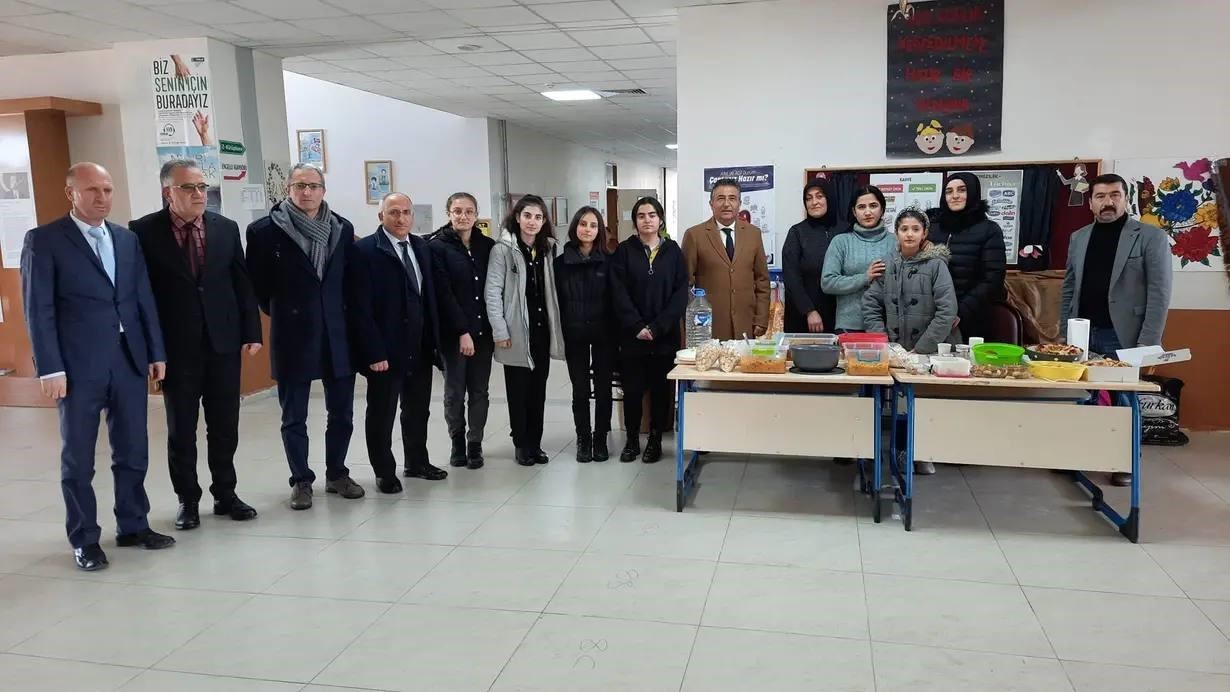 BAYBURT ŞEHİTLER İMAM HATİP ORTAOKULU'NDAN ANLAMLI DAYANIŞMA: FİLİSTİN YARARINA ETKİNLİK GERÇEKLEŞTİRİLDİ