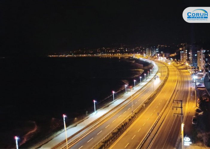 coruh-edas-sahil-yolunu-aydinlatti.png
