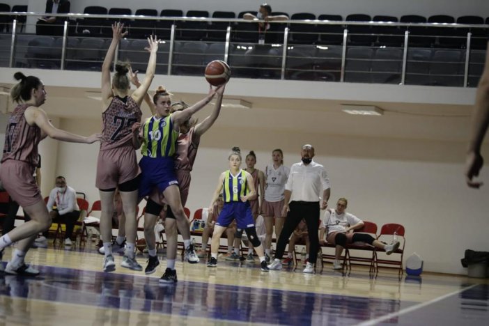 belediye-basket-kizlar-rize-12.jpg