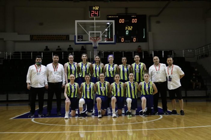 belediye-basket-kizlar-rize-15.jpg