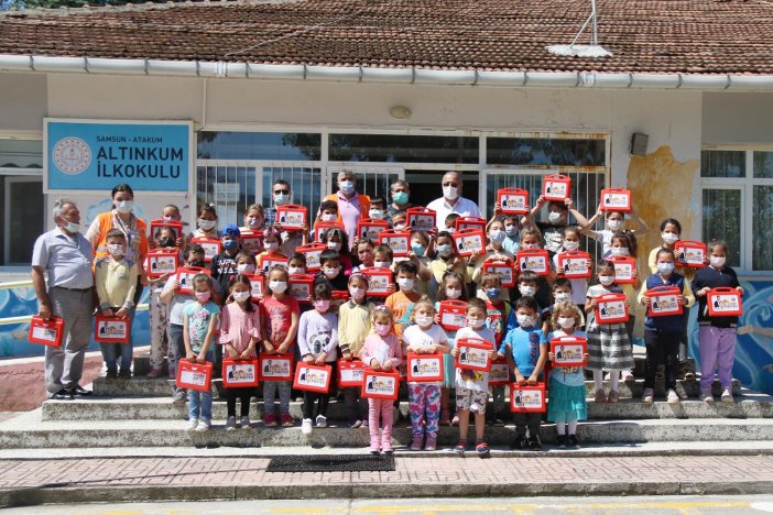 Atakum’da Öğrencilere Karne Hediyesi