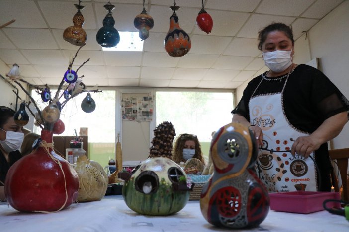 Su Kabakları Kadınların Hünerli Ellerinde Sanat Eserine Dönüşüyor