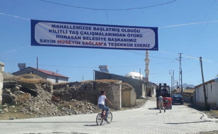 Horasan’da Mahallelere Kilitli Taş Çalışması