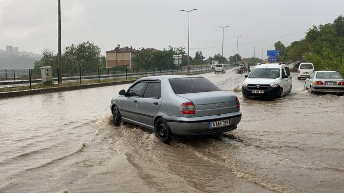 Karabük’te Sağanak Sonrası Yollar Göle Döndü