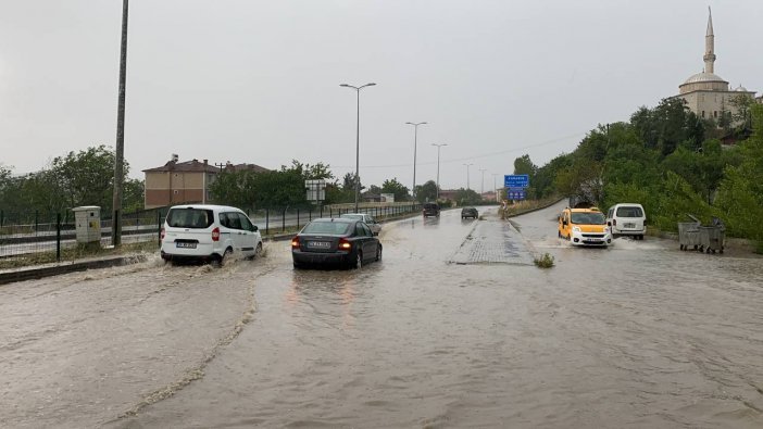 Karabük’te Sağanak Sonrası Yollar Göle Döndü