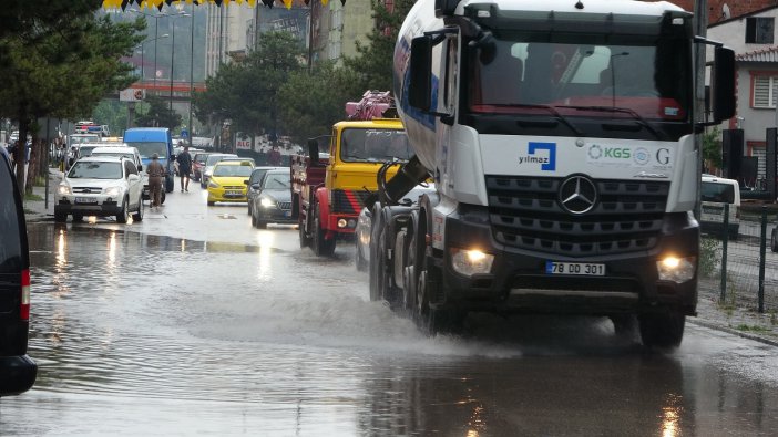 Karabük’te Yıldırım Düşme Anı Anbean Kaydedildi