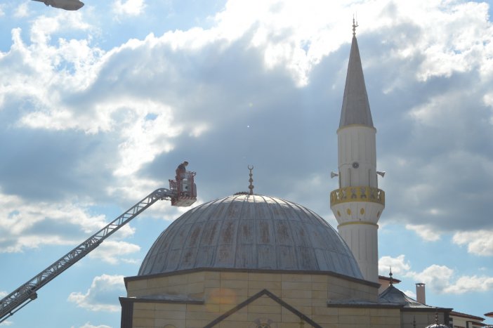 Fırtınada Yuvasız Kaldı, İmdadına Ekipler Yetişti